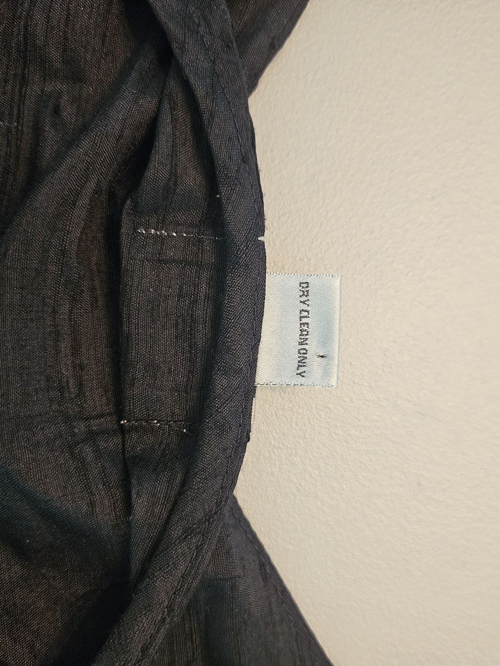 NWOT Chico's 100% Silk Black Sleeveless Scoop Neck Women's Top - Picture 8 of 8